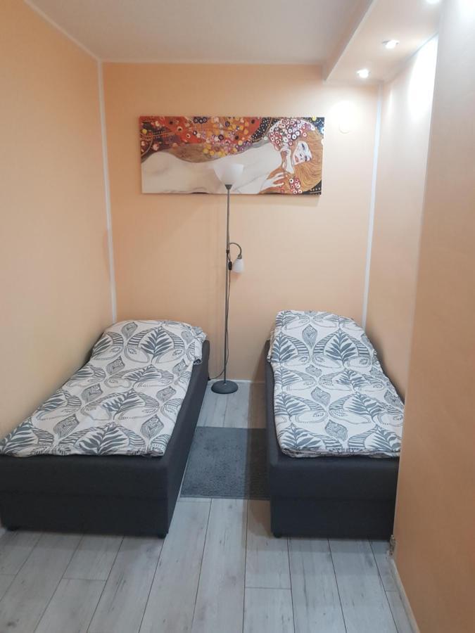 Apartament W2, Mieszkanie Dla Wszystkich โคนิน ภายนอก รูปภาพ